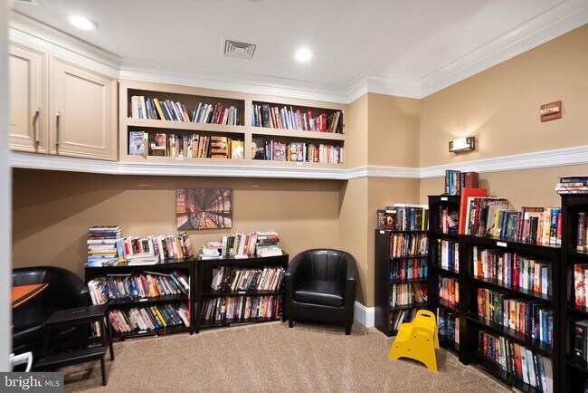 Building Photo - 2465 Army Navy Dr