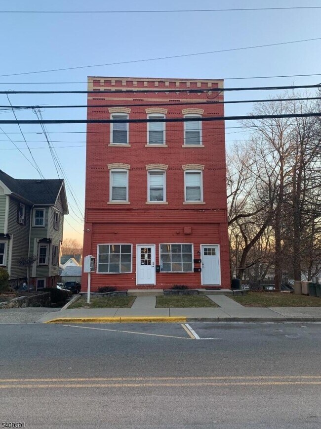 Building Photo - 150 E Main St