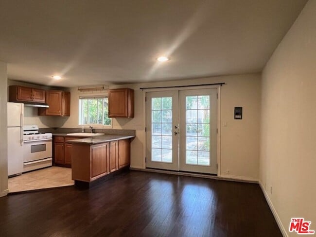 Building Photo - 3708 Altura Ave