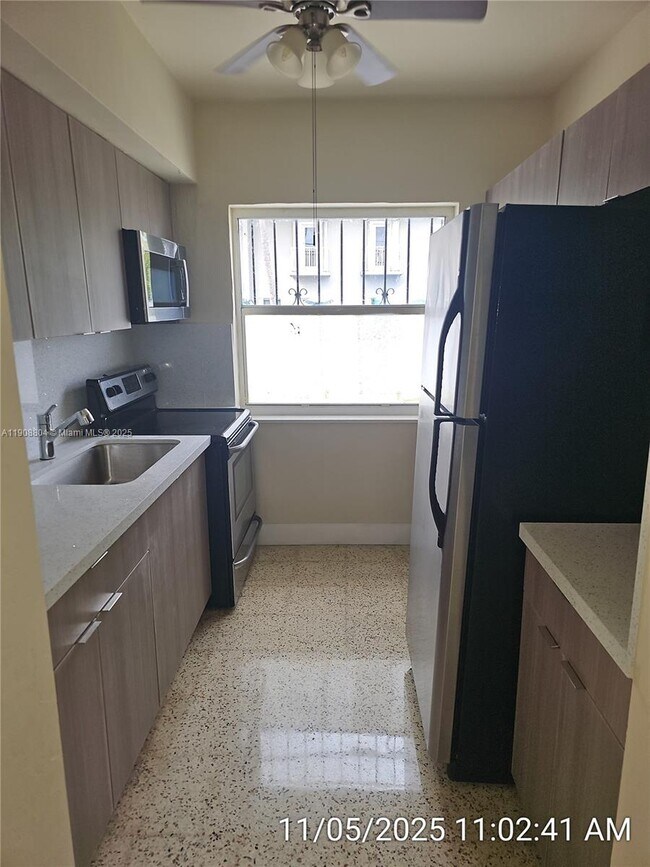 Building Photo - 2525 NW 11th Ave