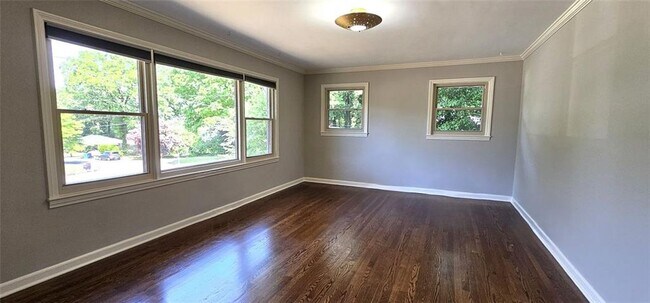 Building Photo - 1310 Poplarcrest Cir SE