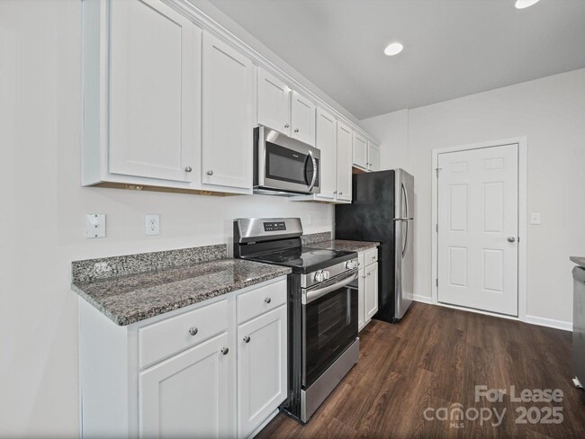 Building Photo - 914 S Battleground Ave