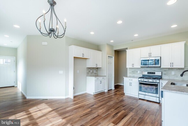 Building Photo - 1714 Shady Ln