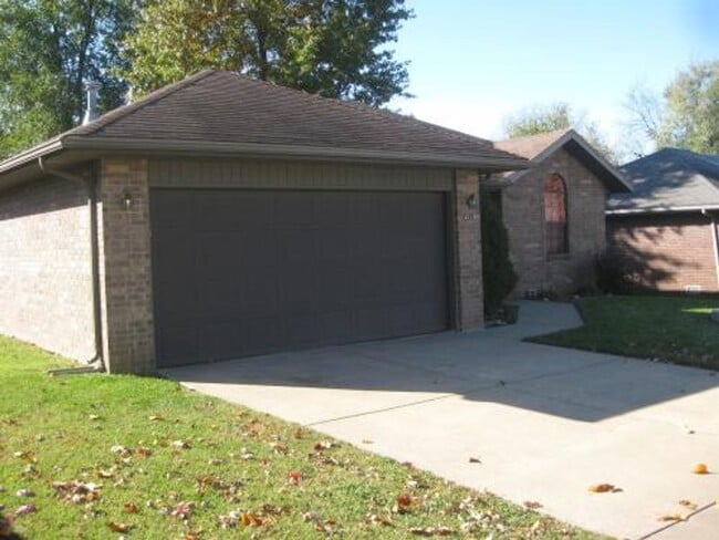 Building Photo - Great All Brick Lovely Home-Rent To Own!