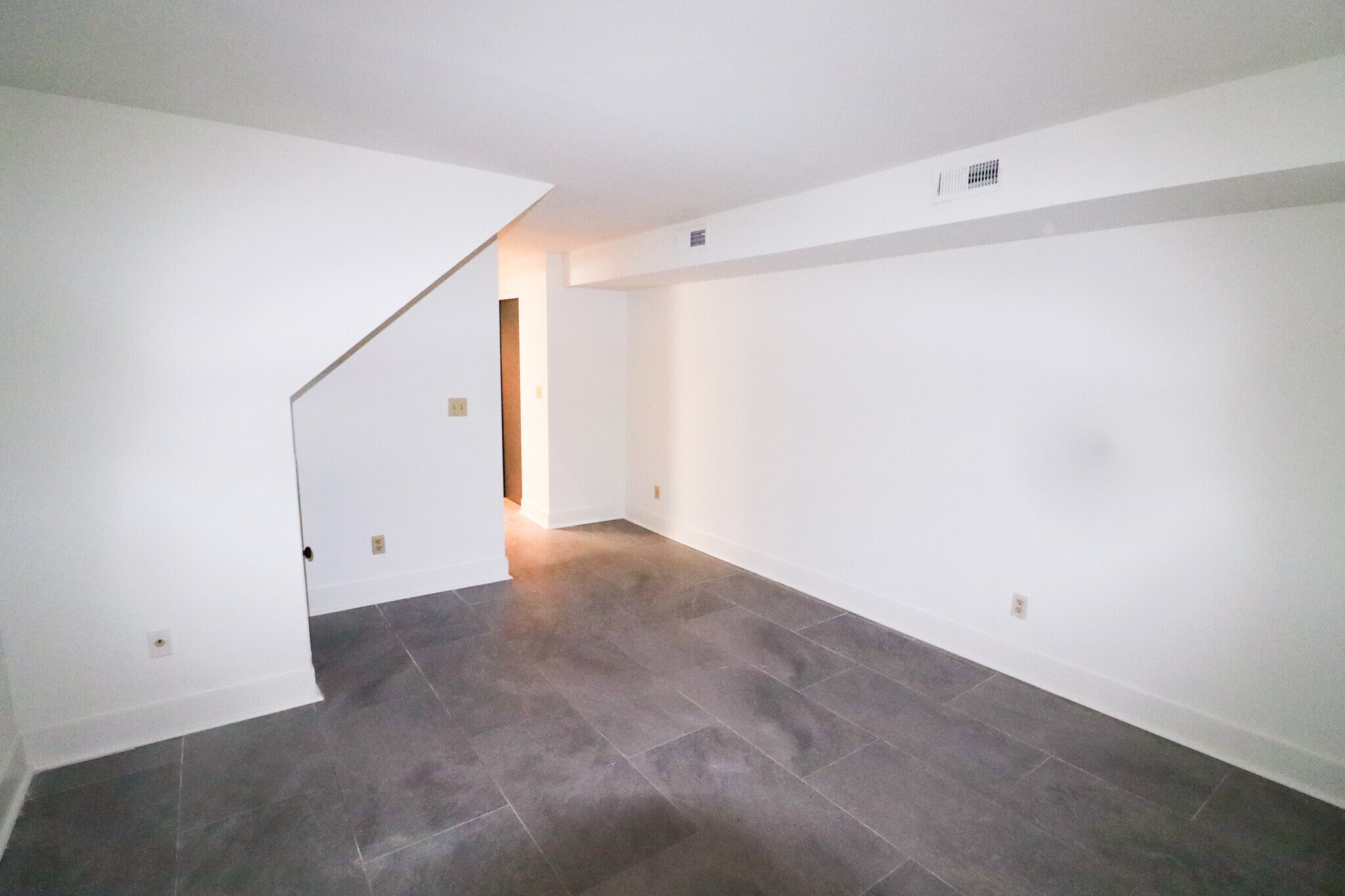 Building Photo - 2665 Bellevue Ave