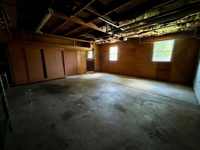 Building Photo - Charming 3-Bedroom Home with Spacious Layo...