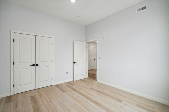 Building Photo - 1112 E Berks St