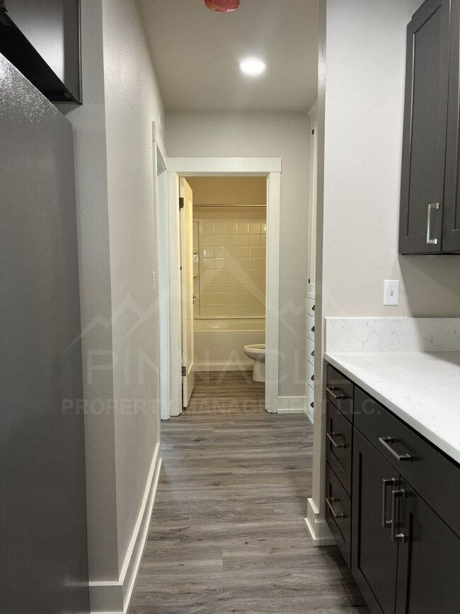 Building Photo - 1-5 1/2 Chicago Ave