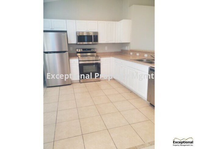 Building Photo - Available Soon! Nice 3 Bedroom 2 bath spli...