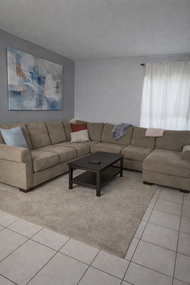 Building Photo - 3731 SW 60th Ave