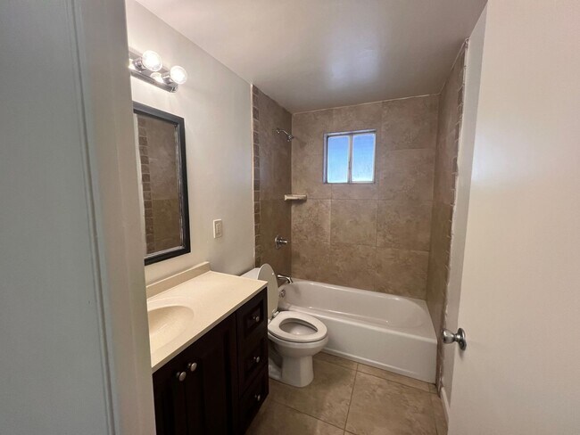Building Photo - 4137 E Shadow Branch Dr