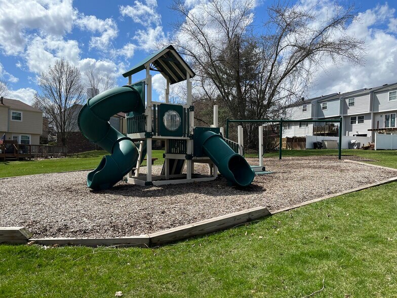 Building Photo - 6206 Patrick Henry Dr