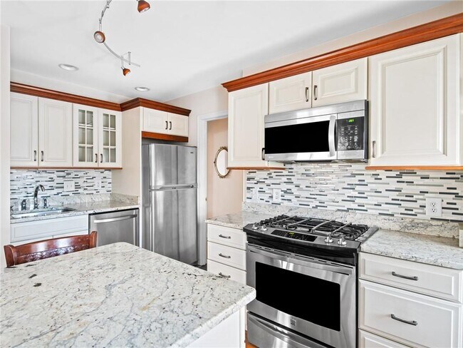 Building Photo - 22 Hudson Pl