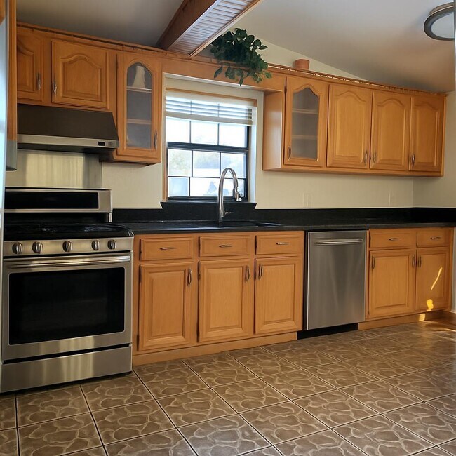 Building Photo - 4814 Birchwood Ave