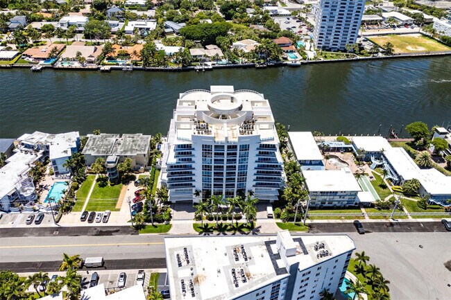 Building Photo - 715 Bayshore Dr