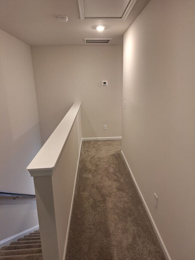 Building Photo - 725 Gatestone Ln