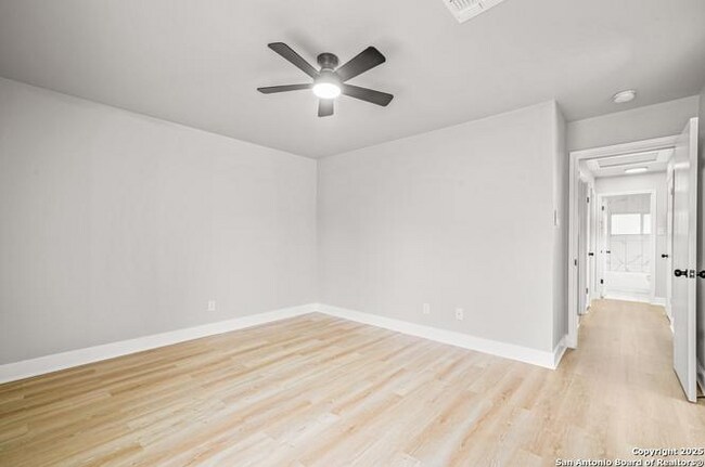 Building Photo - 8427 Glen Ct