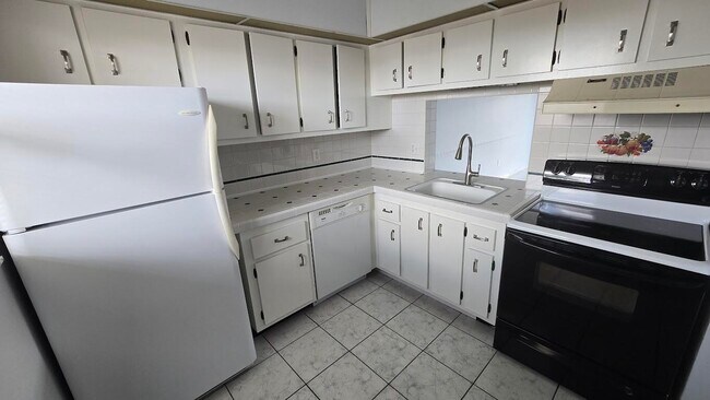 Building Photo - 2800 NW 56th Ave
