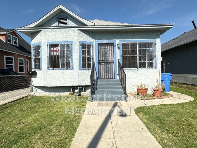 Building Photo - 155 W 43rd St