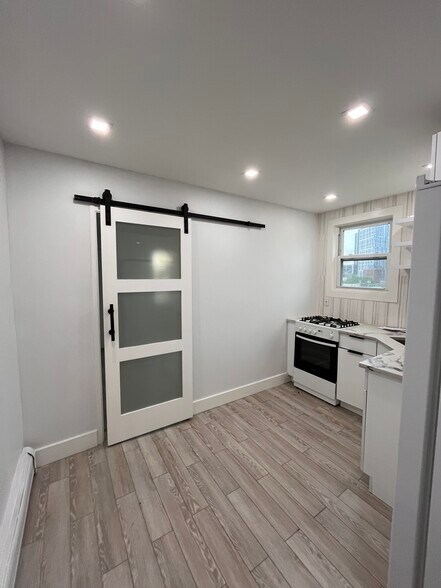 Building Photo - 70 Bevan St