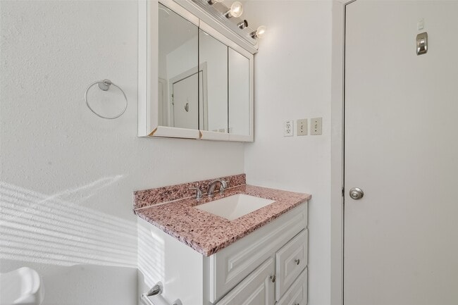 Building Photo - 2007 Antoine Dr