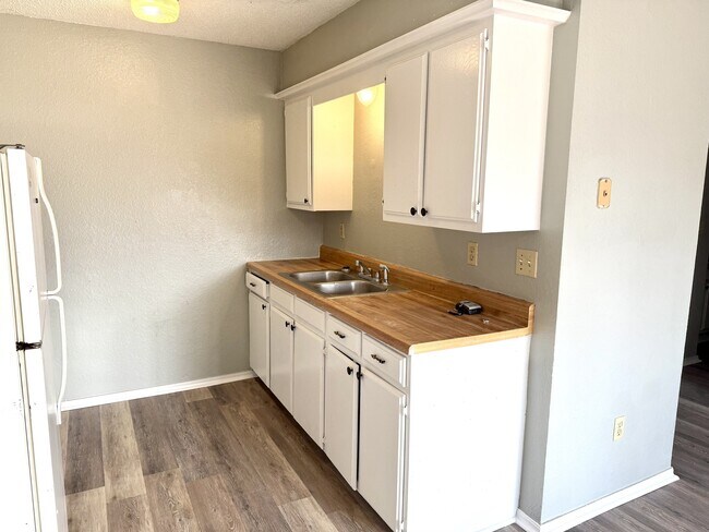 Building Photo - 8 W Cumberland