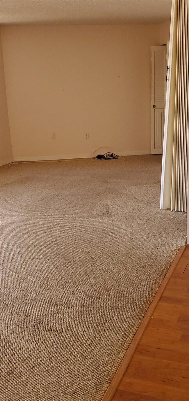 Building Photo - 1000 St Charles Pl