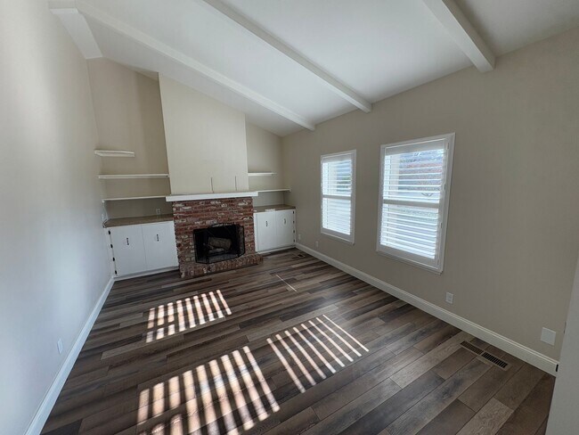 Building Photo - NW Visalia Home Near Country Club coming soon!