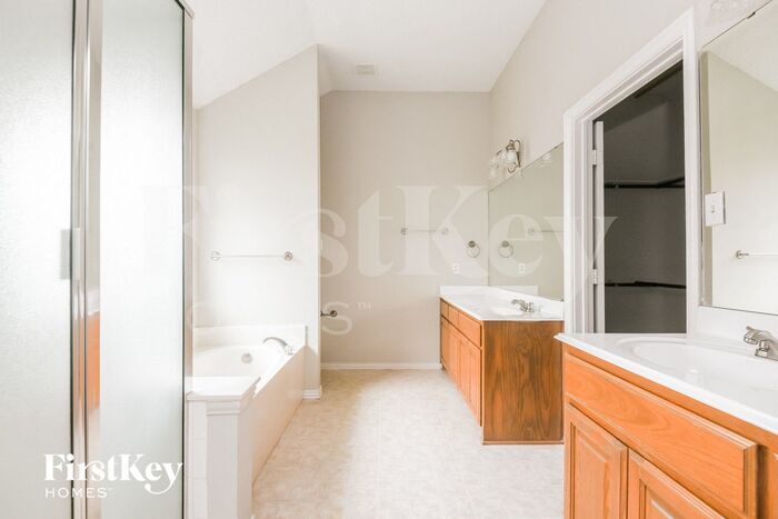 Building Photo - 805 Mesa Vista Dr