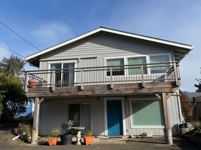 Building Photo - 2950 SW Beach Ave