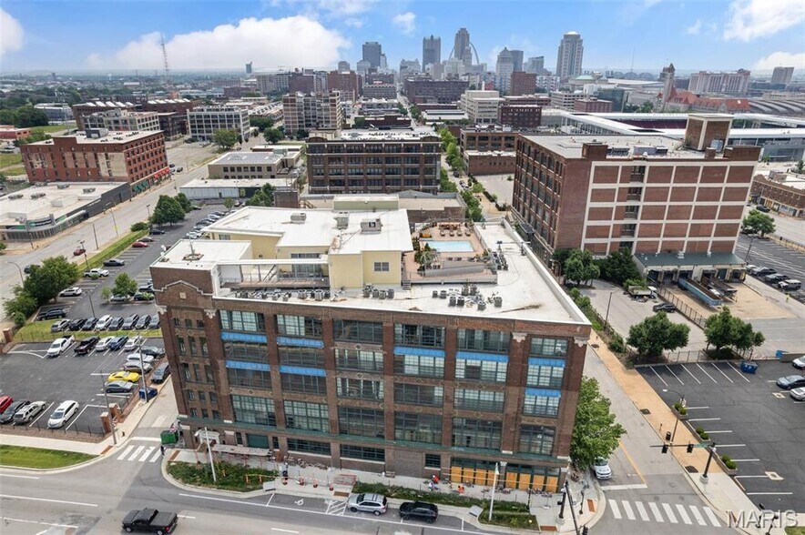 Building Photo - 2323 Locust St