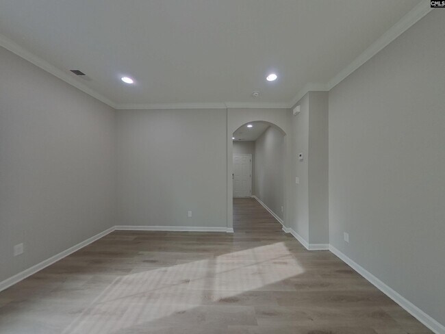 Building Photo - 326 Fairford Rd