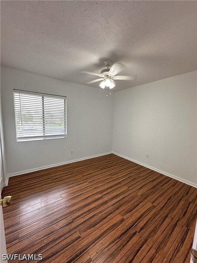 Building Photo - 4629 Bayshore Dr