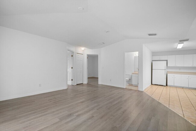 Building Photo - 4646-4646 15th St SW