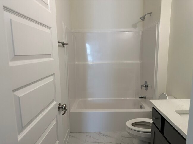 Building Photo - 5661 Pleasant Pk Pl