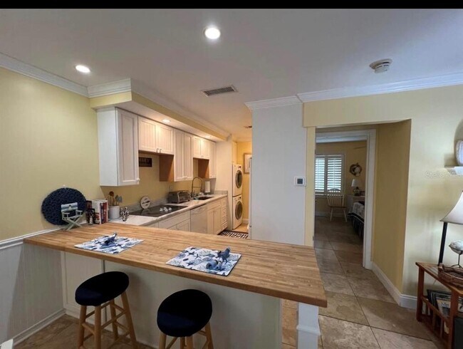 Building Photo - 5164 Beach Dr SE