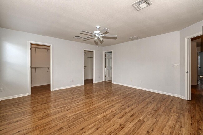 Building Photo - January Special offer 50% off First Month'...