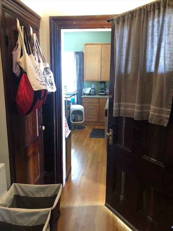 Building Photo - 27 Warren Ave