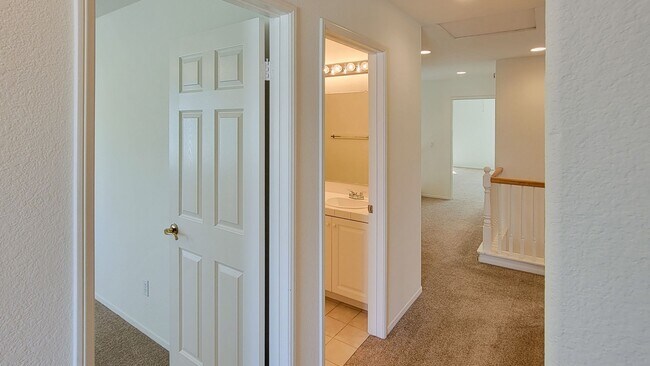 Building Photo - Large Home in Poway