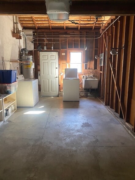 Building Photo - 724 7th Ave