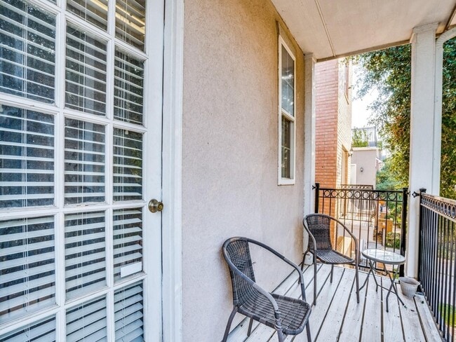 Building Photo - 5707 Lewis St