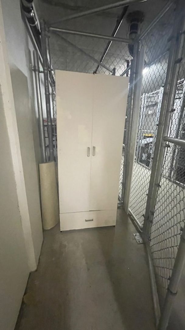 Building Photo - Large upgraded 1 Bdrm, 1 Bath w/storage ro...