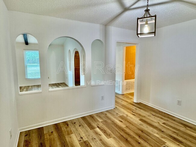 Building Photo - 2311 Cottingham Dr