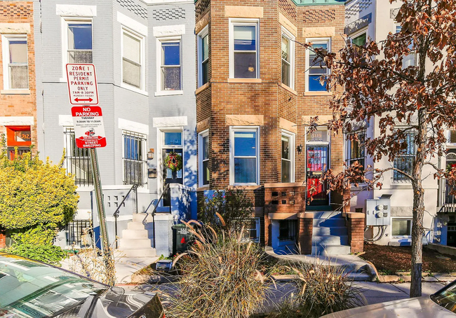 Primary Photo - Fully Renovated 3 BR/1.5 BA Apartment in C...