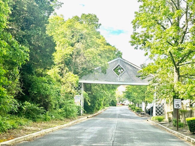 Building Photo - 27 Oyster Bay Rd