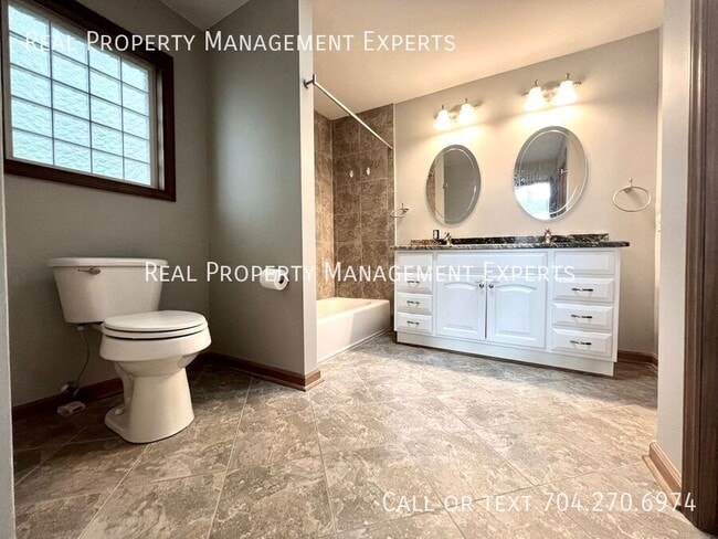 Building Photo - 3324 Sadler Rd