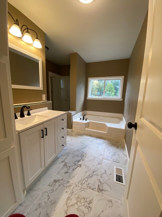 Building Photo - 4695 Sylar Ln