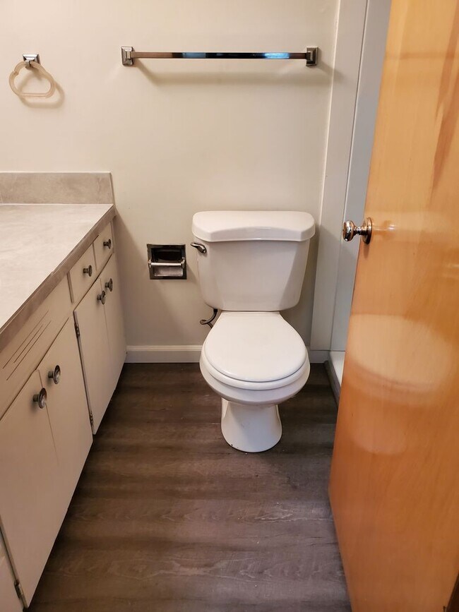 Building Photo - 3bd/1.5ba Completely Remodeled House with ...