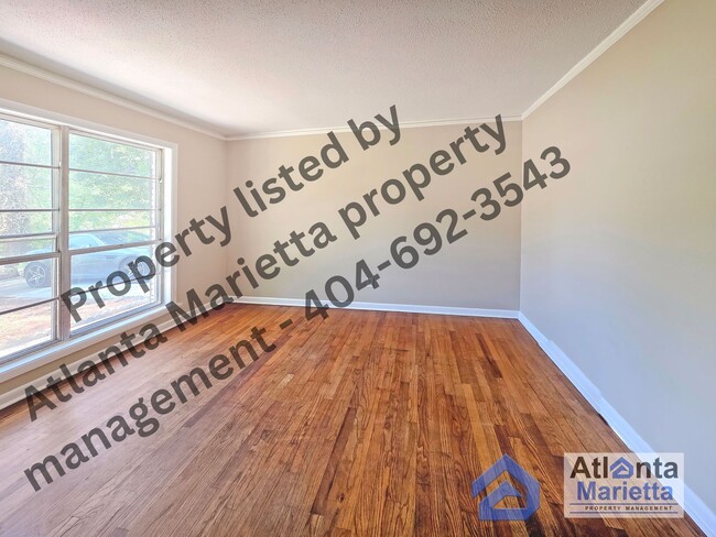 Building Photo - Charming Renovated Ranch on Private Wooded...