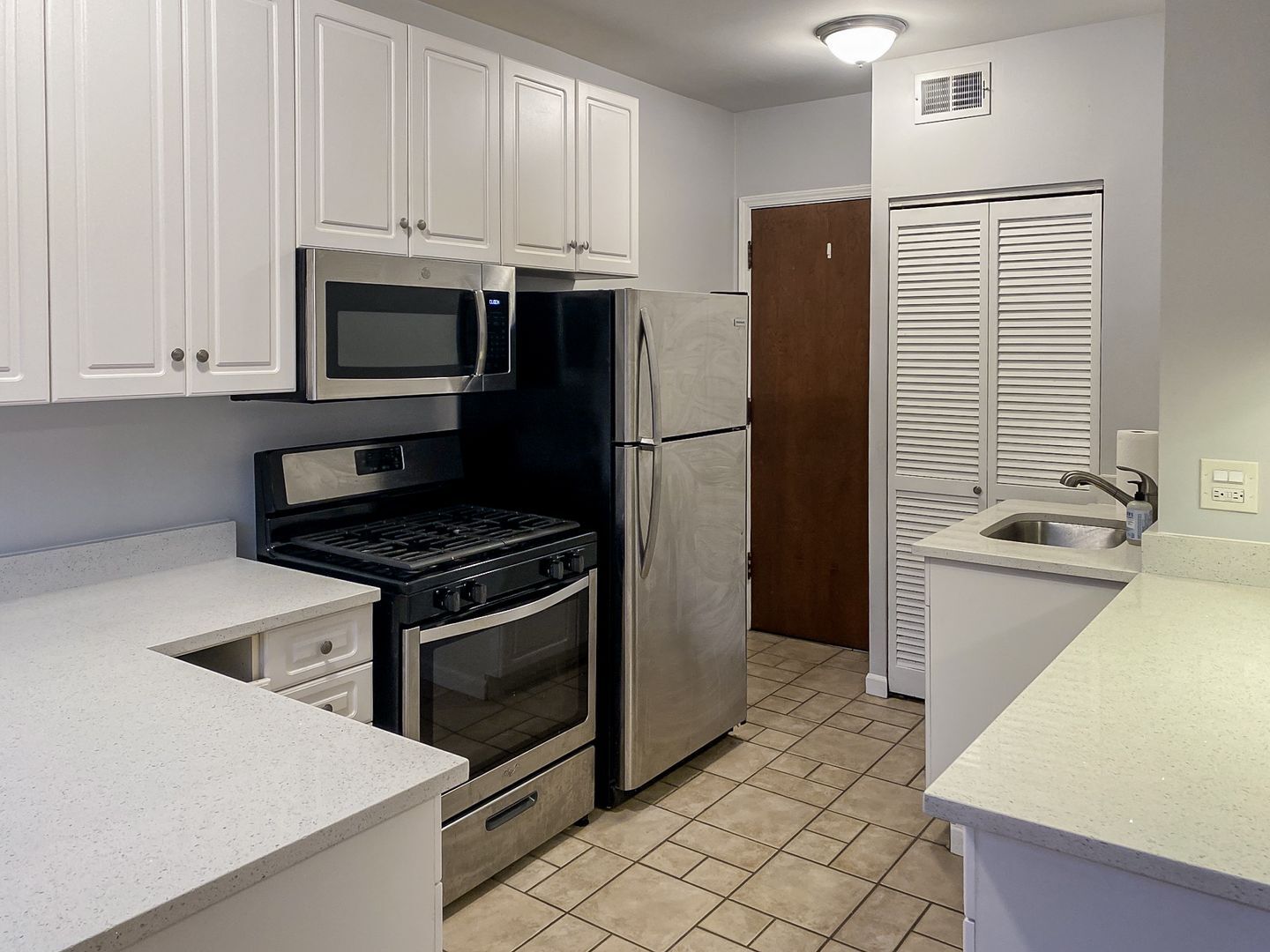 Building Photo - 3706 N Sheffield Ave